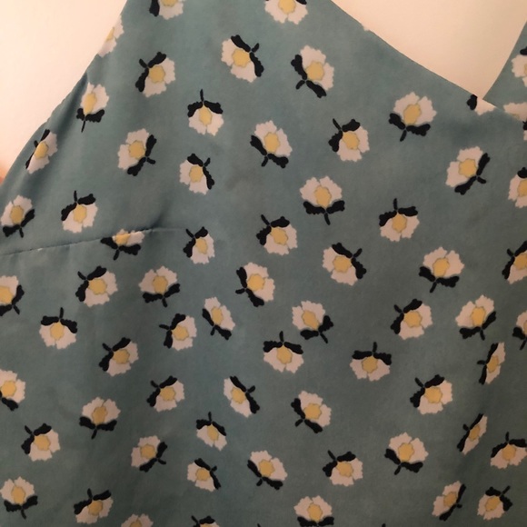 🎁4/20$🎁Pale blue strappy & flowy floral tank top - Picture 4 of 7